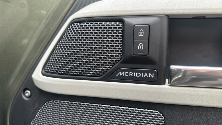 Land Rover Defender 2.0 D200 SE 110 5dr Auto Diesel Estate